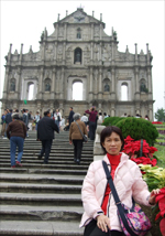 mom_at_macau.JPG